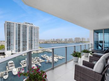 17111 Biscayne Blvd