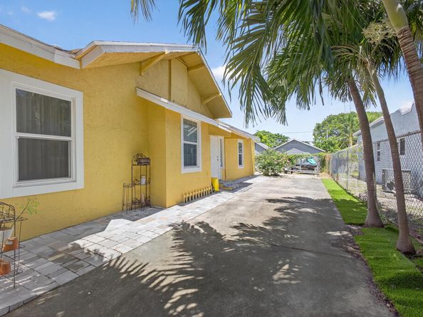 707 46th Street S, West Palm Beach FL 33407