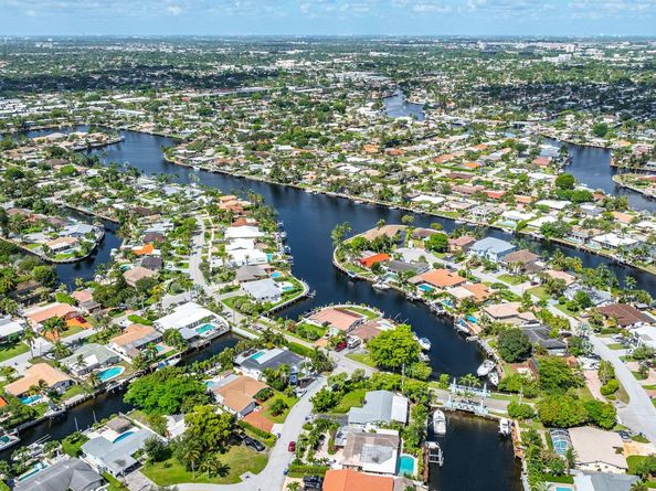 906 SE 10th St, Pompano Beach FL 33060