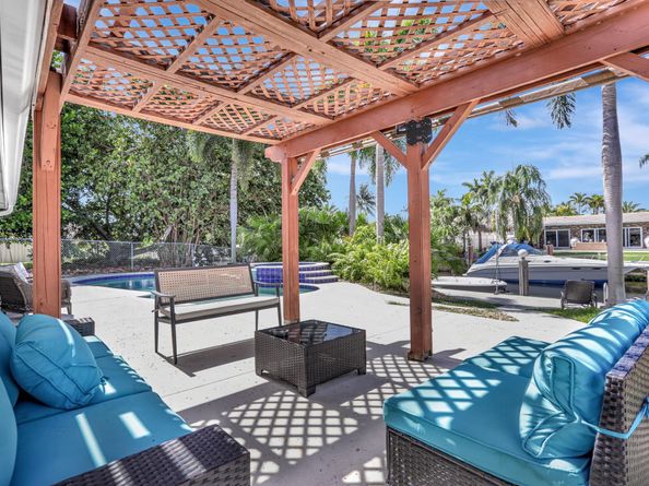906 SE 10th St, Pompano Beach FL 33060