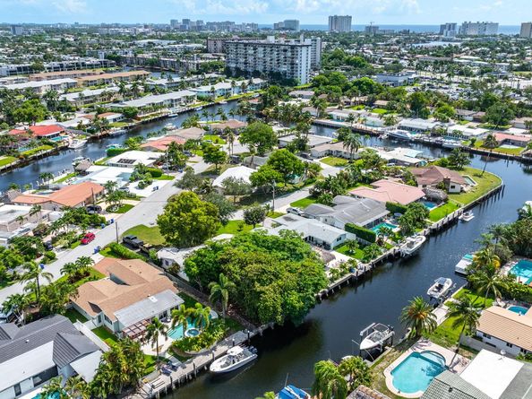 906 SE 10th St, Pompano Beach FL 33060