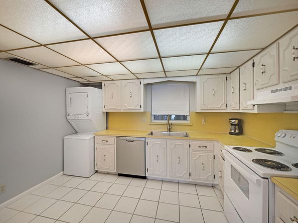 801 Lake Shore Drive 204, Lake Park FL 33403