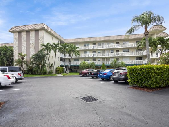 52 Yacht Club Drive 103, North Palm Beach FL 33408