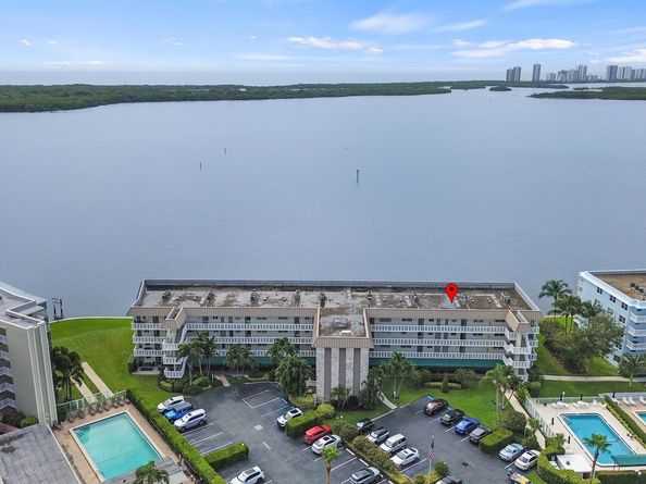 52 Yacht Club Drive 103, North Palm Beach FL 33408
