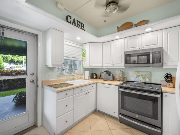 52 Yacht Club Drive 103, North Palm Beach FL 33408