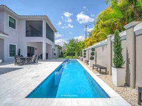 5827 Brookfield Cir W, Hollywood FL 33312