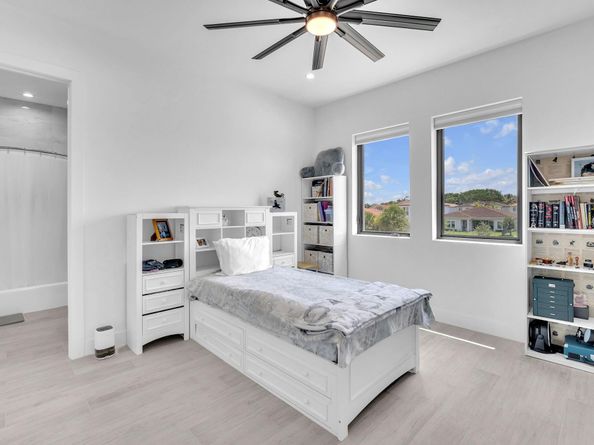 5827 Brookfield Cir W, Hollywood FL 33312