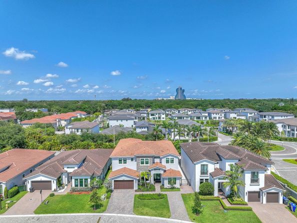 5827 Brookfield Cir W, Hollywood FL 33312