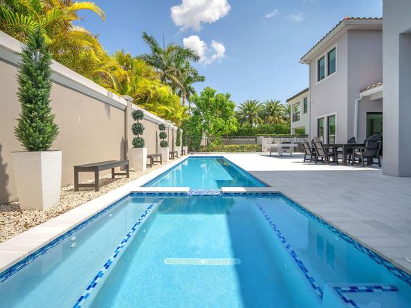 5827 Brookfield Cir W, Hollywood FL 33312
