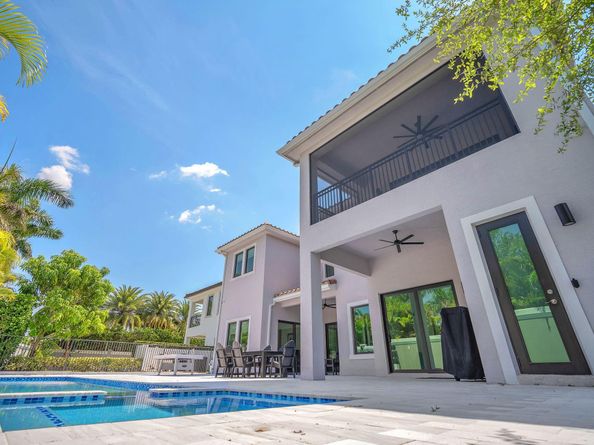 5827 Brookfield Cir W, Hollywood FL 33312