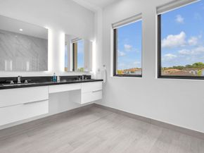 5827 Brookfield Cir W, Hollywood FL 33312