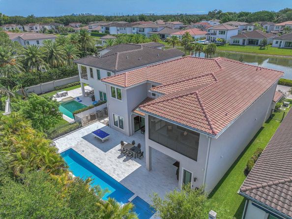 5827 Brookfield Cir W, Hollywood FL 33312