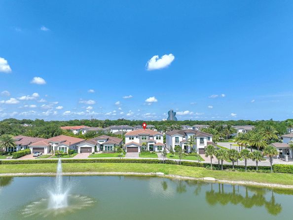 5827 Brookfield Cir W, Hollywood FL 33312
