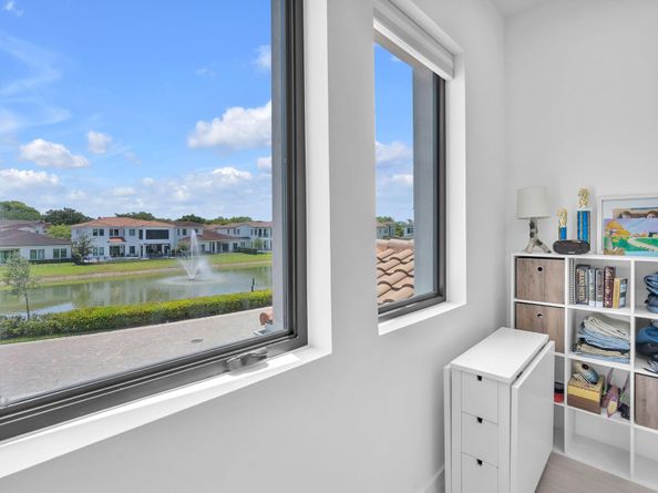 5827 Brookfield Cir W, Hollywood FL 33312