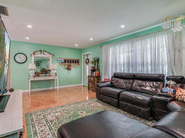 2550 NW 89th Avenue, Sunrise FL 33322