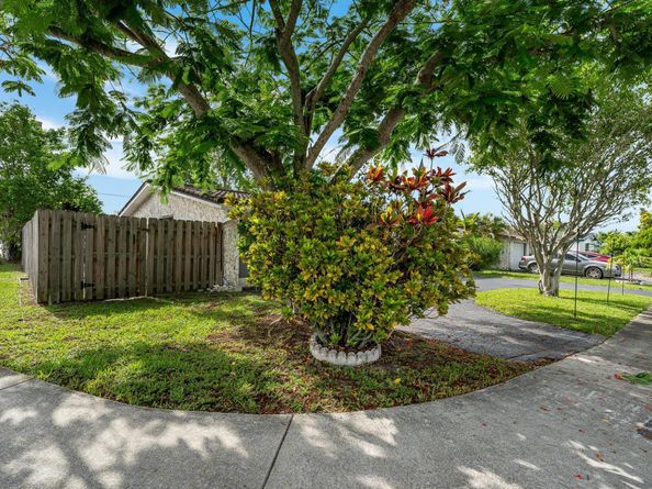 2550 NW 89th Avenue, Sunrise FL 33322