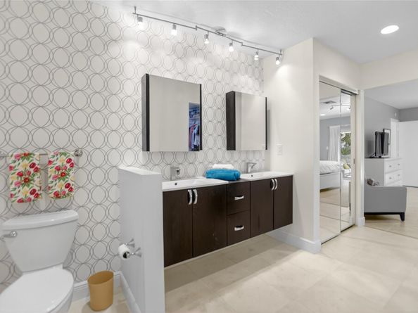 250 WOODLAKE Lane, Deerfield Beach FL 33442