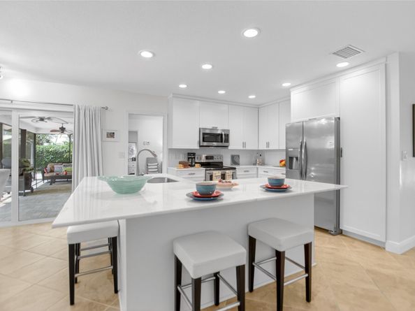 250 WOODLAKE Lane, Deerfield Beach FL 33442
