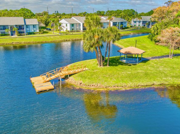 1104 Green Pine Boulevard D2, West Palm Beach FL 33409