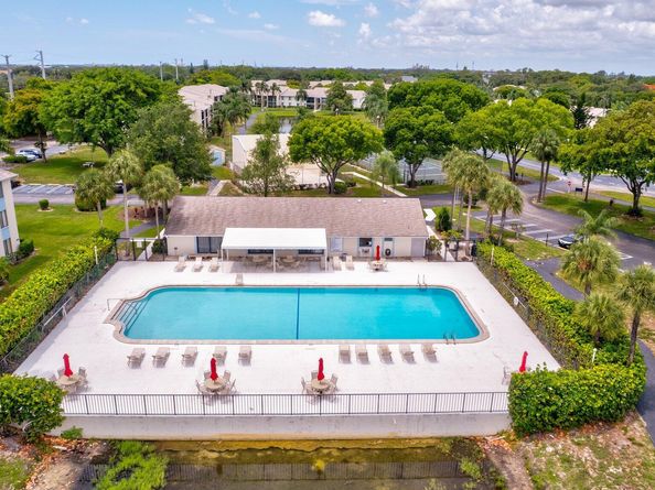 1104 Green Pine Boulevard D2, West Palm Beach FL 33409