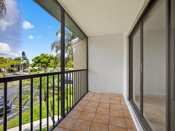 1104 Green Pine Boulevard D2, West Palm Beach FL 33409