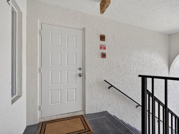1104 Green Pine Boulevard D2, West Palm Beach FL 33409