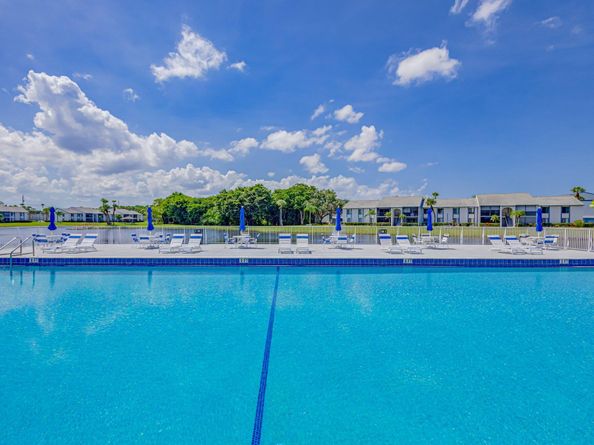 1104 Green Pine Boulevard D2, West Palm Beach FL 33409