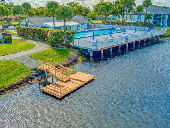 1104 Green Pine Boulevard D2, West Palm Beach FL 33409