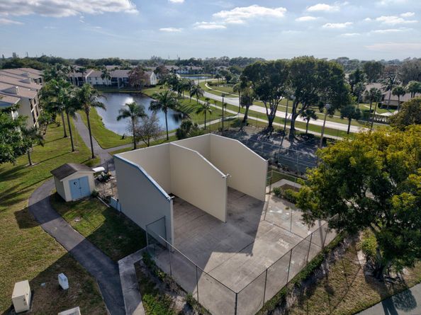 1104 Green Pine Boulevard D2, West Palm Beach FL 33409