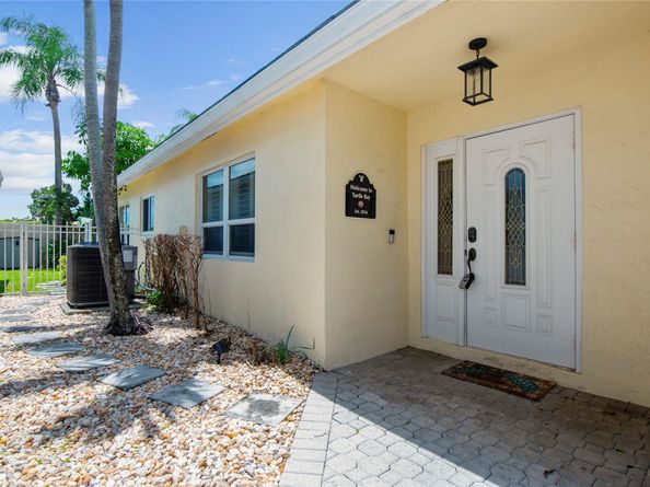 7904 Travlers Tree Dr, Boca Raton FL 33433