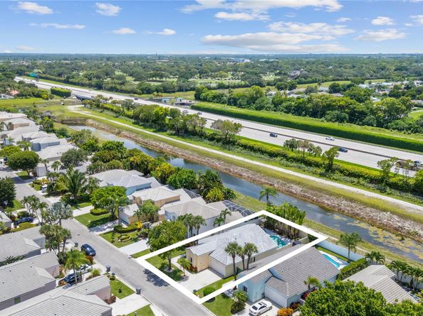 7904 Travlers Tree Dr, Boca Raton FL 33433