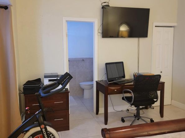 11821 SW 18th St 223, Miami FL 33175