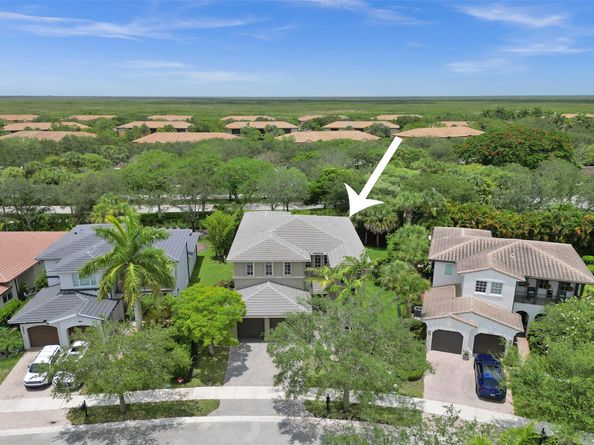 8050 NW 126th Ter, Parkland FL 33076