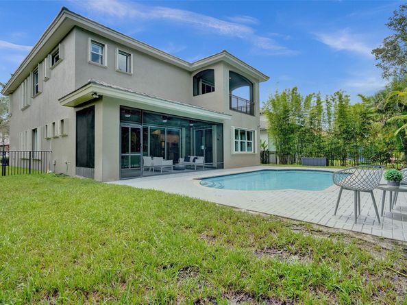 8050 NW 126th Ter, Parkland FL 33076