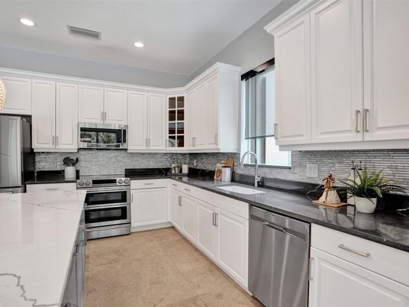 8050 NW 126th Ter, Parkland FL 33076
