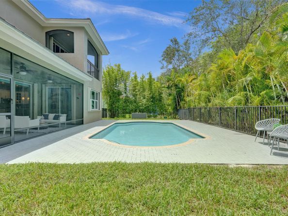 8050 NW 126th Ter, Parkland FL 33076