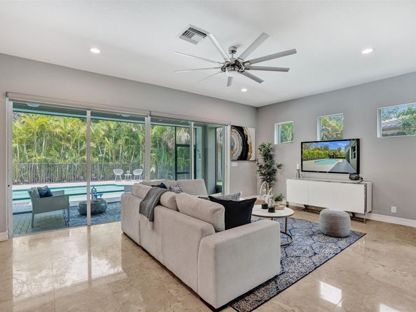 8050 NW 126th Ter, Parkland FL 33076