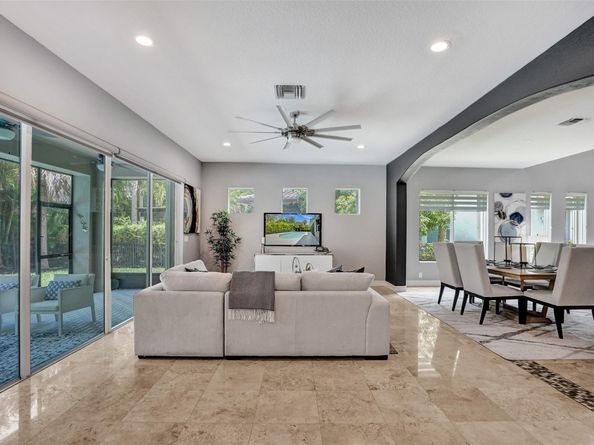 8050 NW 126th Ter, Parkland FL 33076