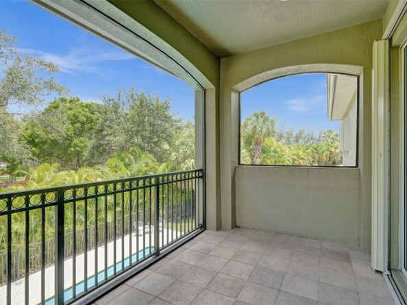 8050 NW 126th Ter, Parkland FL 33076