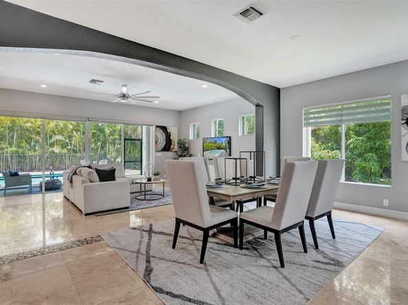 8050 NW 126th Ter, Parkland FL 33076