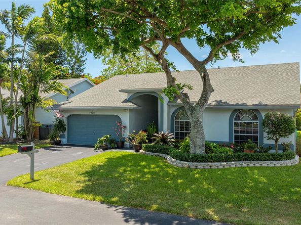 9910 NW 53rd Ct, Coral Springs FL 33076