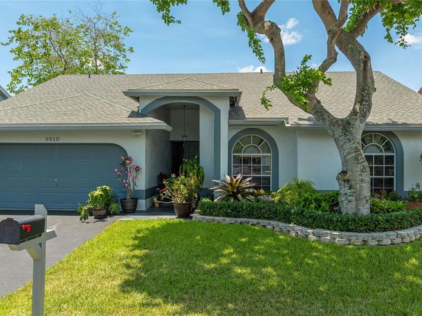 9910 NW 53rd Ct, Coral Springs FL 33076