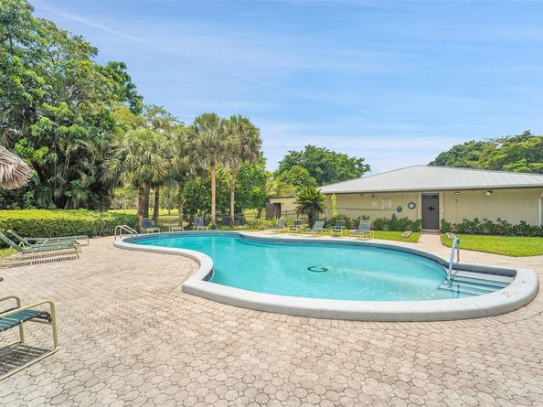 6200 NW 44th St 106, Lauderhill FL 33319