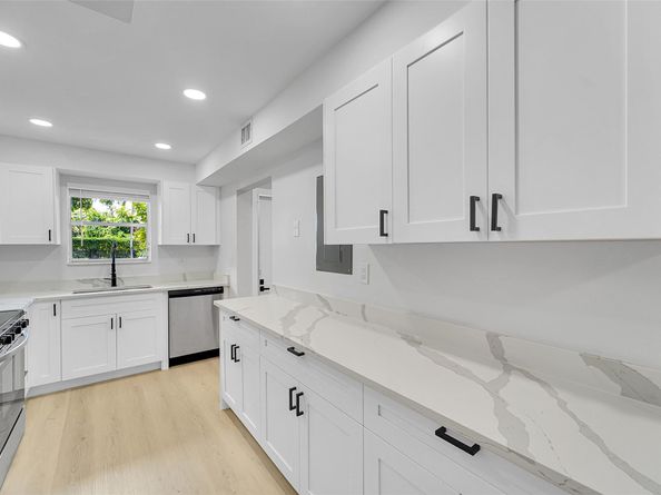 6200 NW 44th St 106, Lauderhill FL 33319