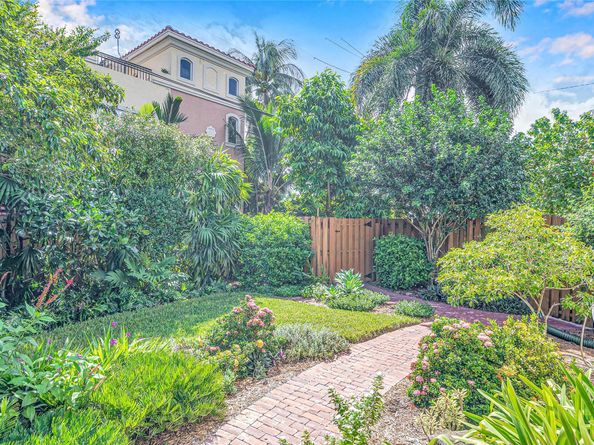 1600 NE 4th Ct, Fort Lauderdale FL 33301