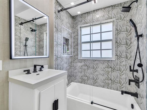 1600 NE 4th Ct, Fort Lauderdale FL 33301