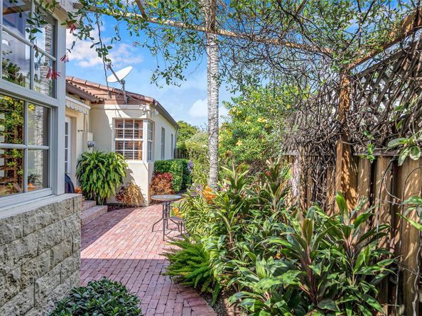 1600 NE 4th Ct, Fort Lauderdale FL 33301
