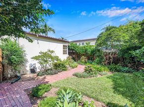 1600 NE 4th Ct, Fort Lauderdale FL 33301