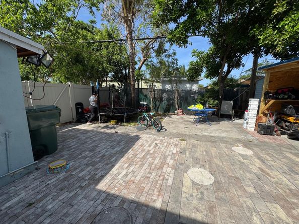 5850 NE 7th Ave, Fort Lauderdale FL 33334