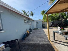 5850 NE 7th Ave, Fort Lauderdale FL 33334